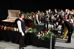 Убивство Дугіної – постановка? Фото із похорону шокували мережу