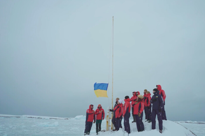 Полярники підняли український прапор над Антарктидою (відео)