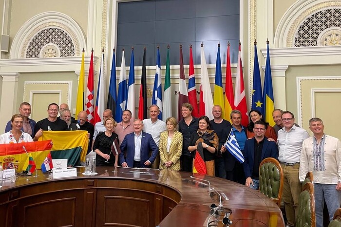 До України прибули парламентарі країн Європи