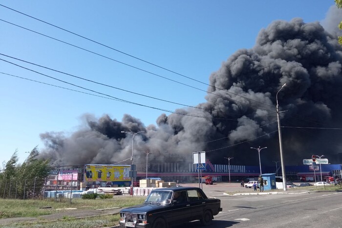 Масштабна пожежа у Донецьку: нові фото та відео