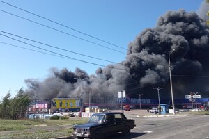 Масштабна пожежа у Донецьку: нові фото та відео