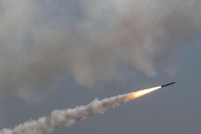 Рашисти запустили дві ракети по Хмельниччині: спалахнула пожежа