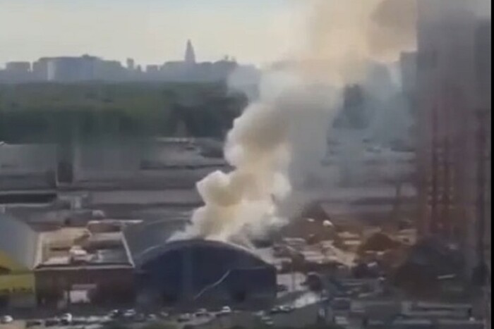 У Москві палають склади, є загиблий (відео)