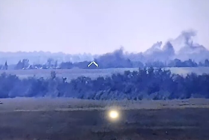 Захисники показали, як горить ворожий гелікоптер Ка-52 (відео)