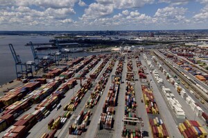 З лютого у порти США прибули понад 3600 партій деревини, металів та інших товарів
