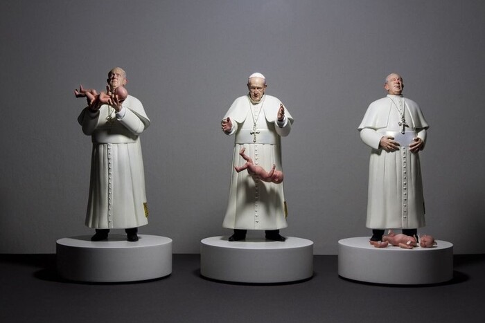Скульптура Папи Римського з немовлям спричинила скандал у Мексиці