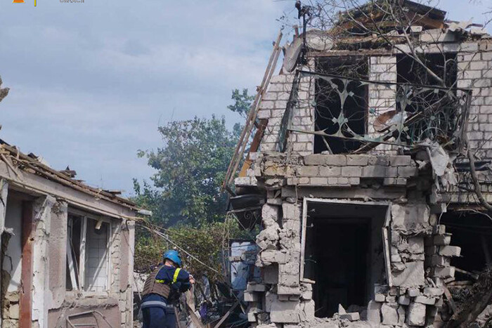 Рашисти обстріляли Миколаївщину: боєприпаси влучили у приватні хати (фото)