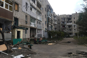 Після обстрілу в смт Первомайське виникла пожежа в багатоповерхівці