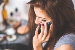 Мешканка Почаєва витратила на телефонну ворожку 1,3 млн грн