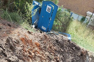 Рашисти розбомбили біотуалет