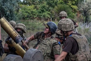 біля наших кордонів на території Росії зберігається приблизно чотирьох батальйонних тактичних груп