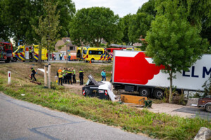 У Нідерландах вантажівка врізалася в вечірку: є загиблі