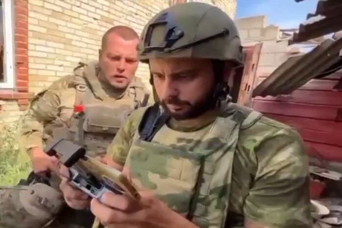 Українські військові викрали у рашистів дрон: курйозне відео