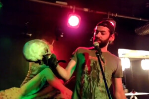 Мангушев вынес на сцену череп