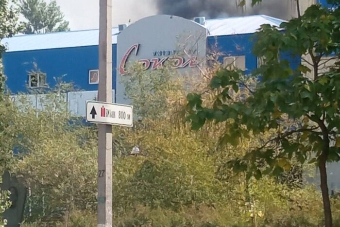 Вибухи в окупованій Новій Каховці: горить завод «Сокіл» (фото, відео)