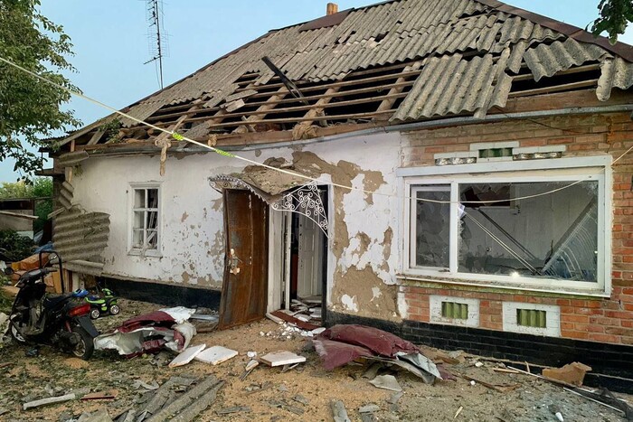 Окупанти вранці вгатили по двох районах Дніпропетровщини, пошкодили храм та будинки 