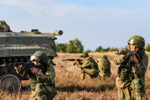 Местных жителей просят оставаться в укрытиях