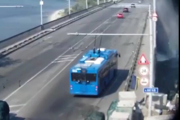 Рашисти вдарили по Інгульському мосту в Миколаєві (відео) 