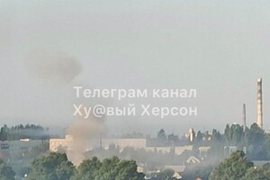 Над Херсоном видніються стовпи диму