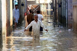 Пакистан страждає від масштабної повені: третина країни пішла під воду (фото)
