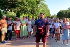 Вибухи у окупованому Криму. Власники розбитого житла просять владу змилуватися