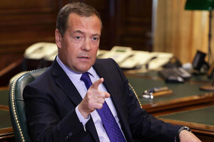 Соратник Путина призвал Европу скорее запретить визы для россиян