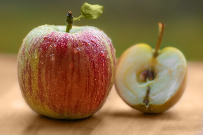 Можно ли есть яблоки и другие фрукты вместе с косточками