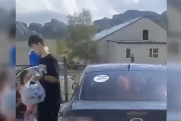 Казахи повстали проти авто з рашистською символікою (відео)