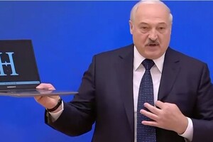 Диктатор послав гонців у світ: зібрати складові для гаджета 