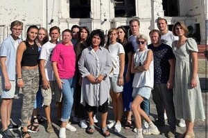 Кремлівська прихильниця влаштувала концерт на кістках і крові 