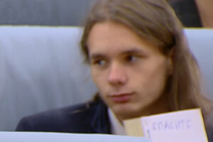 Студент на зустрічі з Олександром Лукашенком показав записку за написом «Спасите»