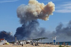 «Пиво п'ю, мене не бере»: дружина окупанта скаржиться на вибухи в Криму (аудіо)