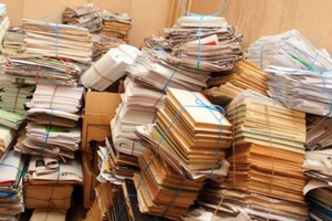 Росія через санкції знову змушуватиме школярів збирати макулатуру