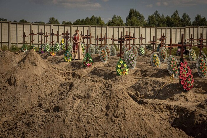У Бучі поховано ще 15 жертв рашистів. Ідентифікували лише двох (фото)