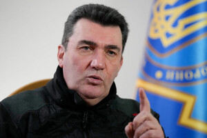 Политики во время войны и плачут, и матерятся – Данилов