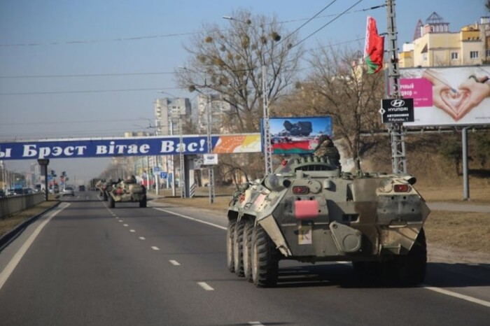 Білоруські бойовики стягують військову техніку до кордону з Україною