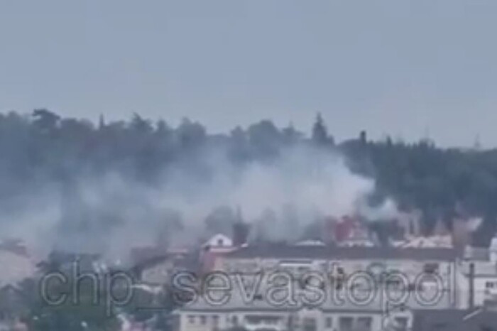 У центрі окупованого Севастополя пролунала серія вибухів (відео)