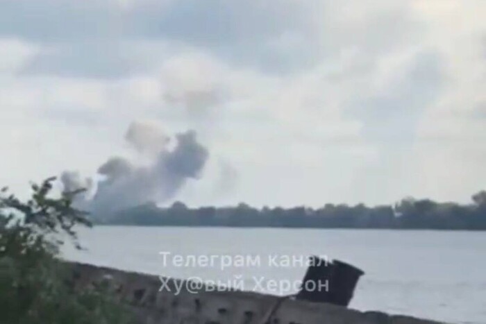 ЗСУ вдарили по переправі поблизу Антонівського моста (відео)