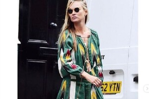 Кейт Мосс выгуляла в Лондоне платье от украинского дизайнера за 70 тыс.