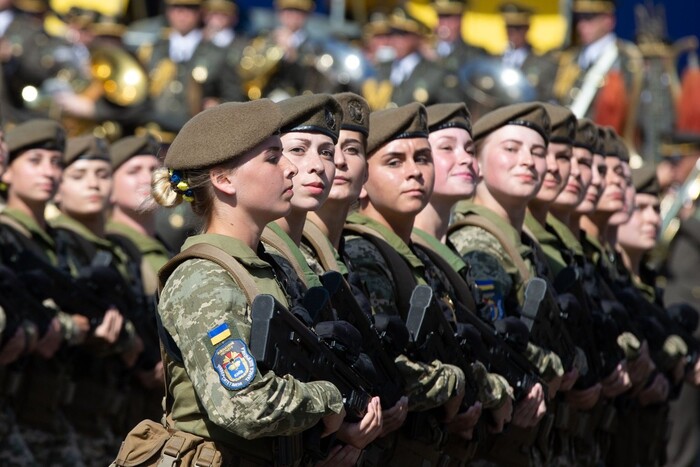 Виключно добровільно: Міноборони спростувало фейк про військовий облік жінок