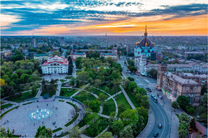 Під Маріуполем окупанти масово міняють автономери на українські