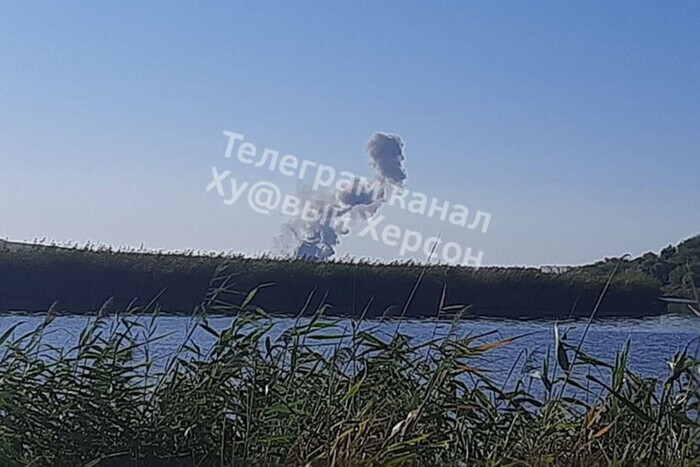Возле Дарьевского моста поднимается дым