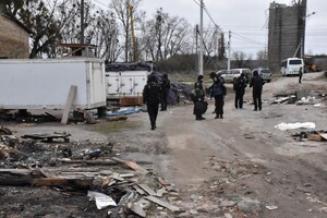 Розстріляли цивільного в Гостомелі: двом окупантам оголошено підозру