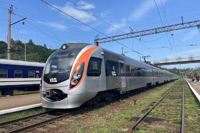 «Укрзалізниця» додала ще один поїзд між Києвом та Ужгородом