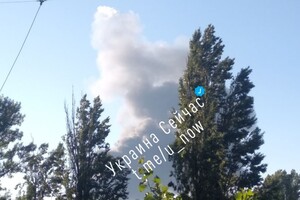 У Кривому Розі в небо підіймається стовп диму