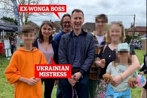 Фото з видання, що розповіло про кохання британця