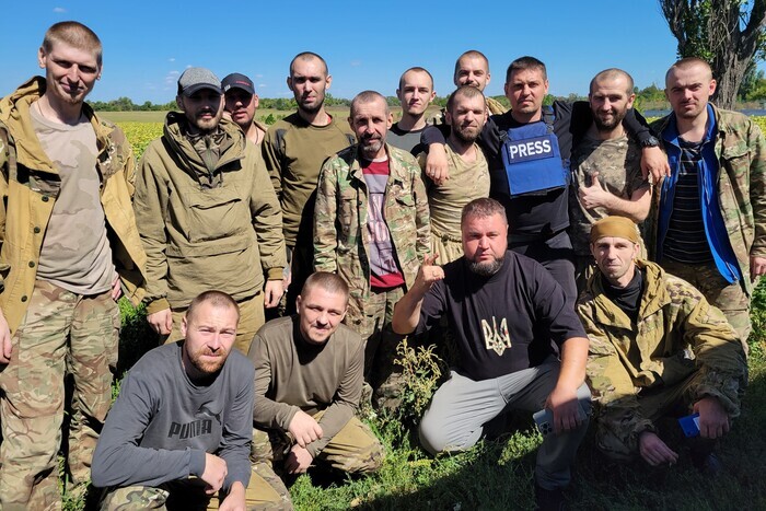 «Нарешті почули рідну мову». Як українські захисники поверталися із полону (відео)