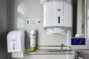 Пасажирам пропонуватимуть користуватись одноразовими капцями та гребінцем для волосся