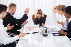 Рада встановила адміністративну відповідальність за цькування на роботі 