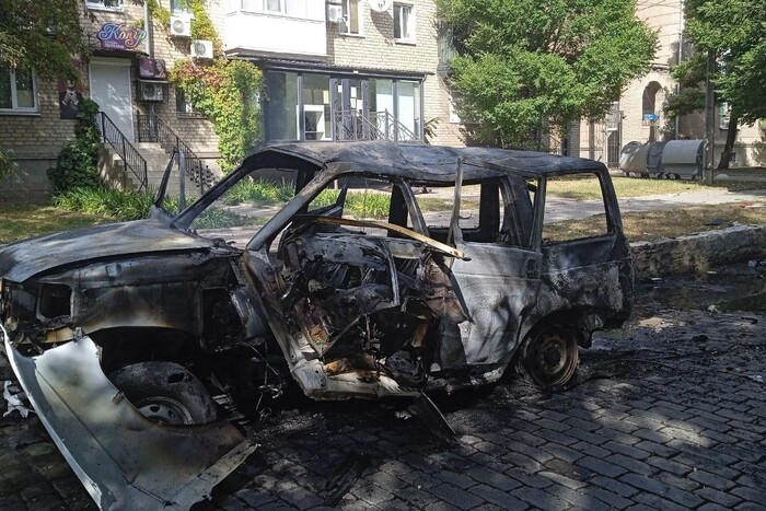 В окупованому Бердянську невідомі підірвали автівку зрадника (фото, відео) 